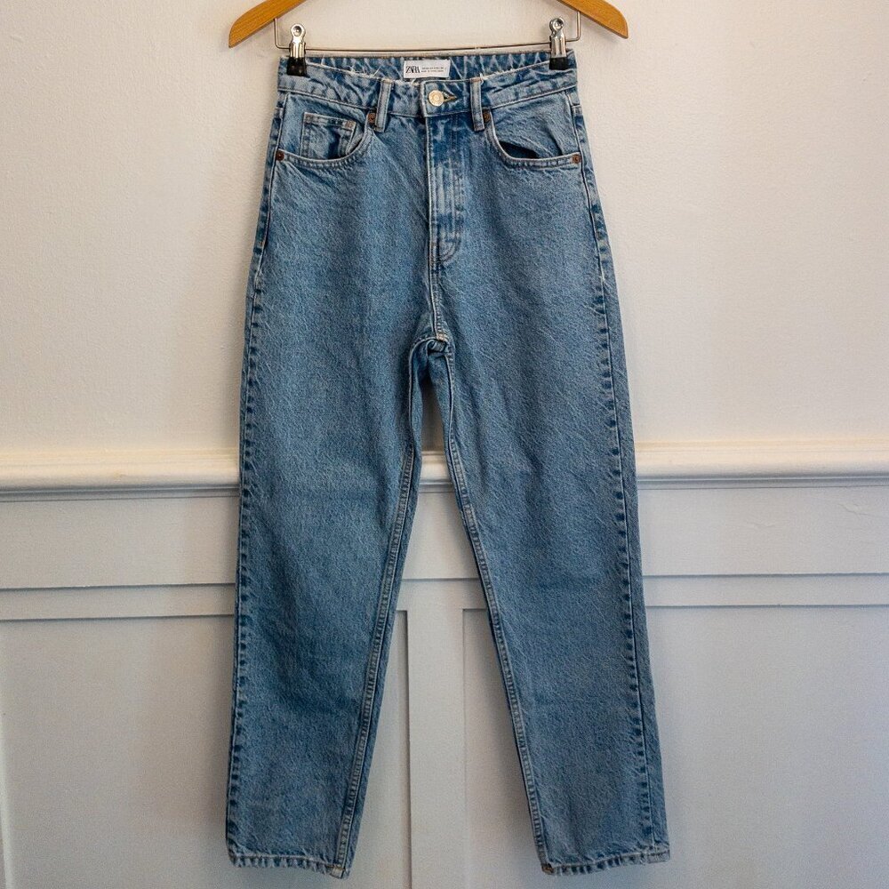 Zara High-Waisted Straight-Leg Jeans | Light Wash | Size 24 (US 2)